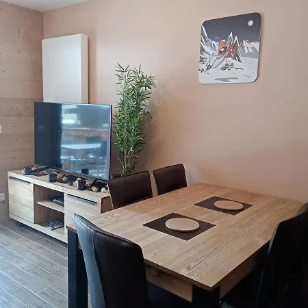 Apartment : Cosy 6 Personnes Avec Parking Et Wifi - Fr-1-198-215 *